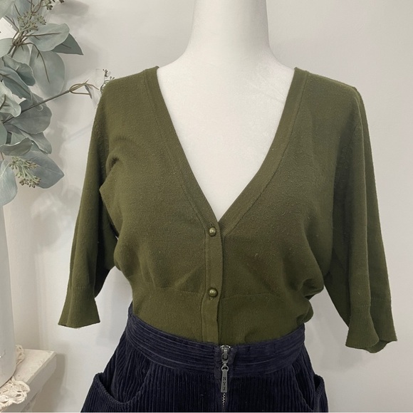 VINTAGE Olive Green Cropped Cardigan Knit Sweater - Picture 2 of 5